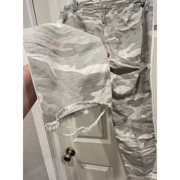 Mother The Shaker Chop Crop Fray Straight Leg Camo Pants Desert Print Size 28 - Picture 7 of 11